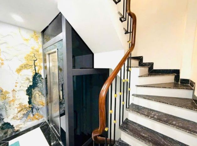 Bán nhà nguyễn văn linh 35m 6 tầng kinh doanh ô tô tránh 7740970