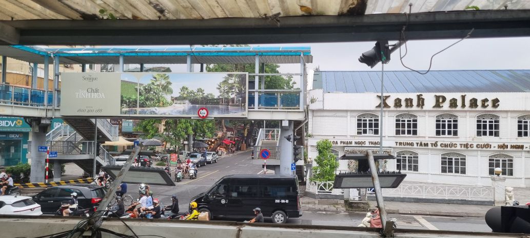 Chính chủ cần cho thuê căn hộ 3 phòng ngủ, tầng 2, tòa c2 7742690