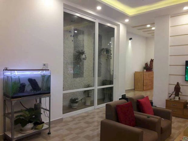 Cho thuê nhà 3 tầng rộng rãi đường thông thiên học giá 15 7743388