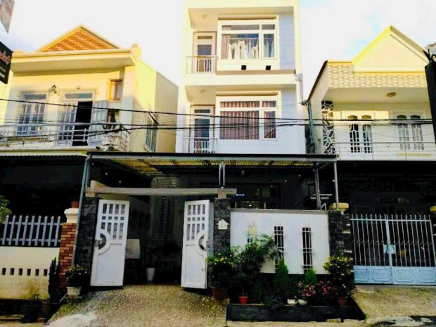 Cho thuê nhà 3 tầng rộng rãi đường thông thiên học giá 15 7743391