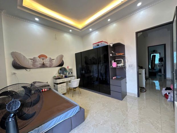 E muốn bán căn nhà để chuyển ra chỗ mới căn nhà ngay sát hồ 7745947