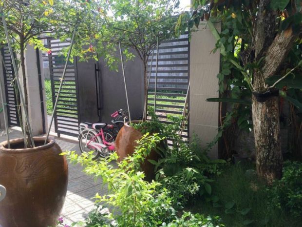 Nhà vườn 2 mặt tiền  sân để ô tô  hồ cá koi  ngang 8m 7747659