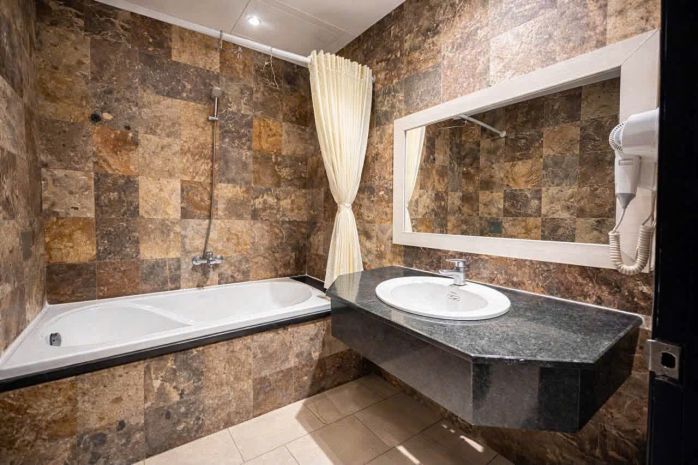 Cho thuê phòng mặt tiền trần hưng đạo  đà nẵng - phòng 7748560
