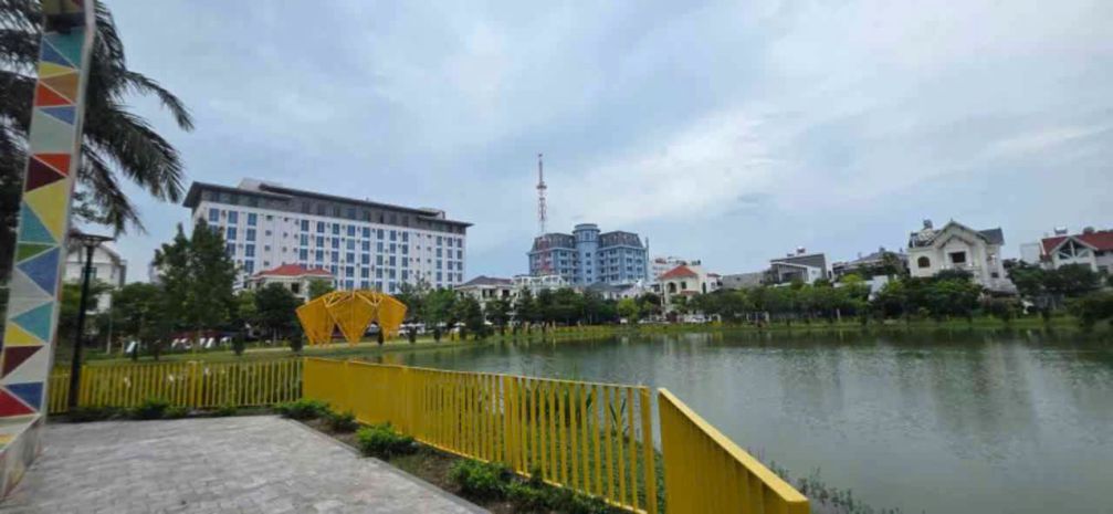 Siêu phẩm mặt phố hoàng quốc việt  lô góc 3 mặt thoáng 7750770
