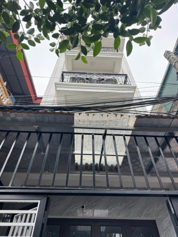Nhà dân ngọc thụy 5 tầng mới xây ô tô vào cửa 7750902