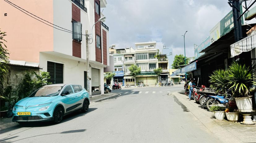 Dương quảng hàm, lô góc, hẻm xe tải tránh, dt 115m2, thang 7753100