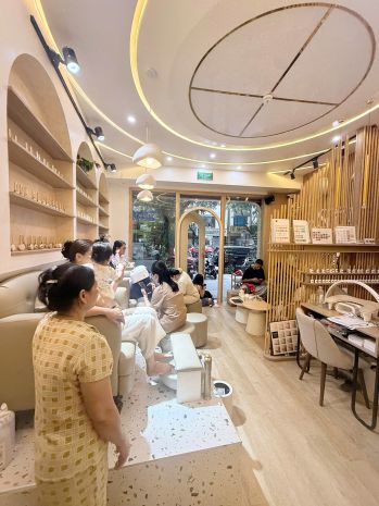 Sang nhượng spa  nail  mi đang hoạt động tại cửa nam, hà 7756283