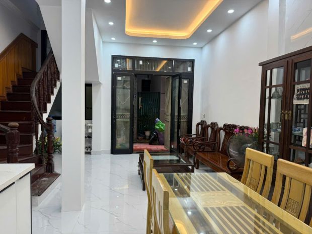 Cho thuê nhà bồ đề nguyên căn 40 m 4 tầng 13tr thương lượng 7758863