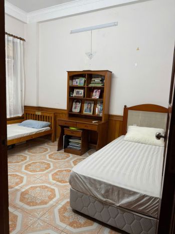 Cho thuê nhà bồ đề nguyên căn 40 m 4 tầng 13tr thương lượng 7758866