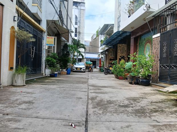 Bán đất tặng nhà  đ số 10 bhh  gần aeon tân phú gần chợ 7759659