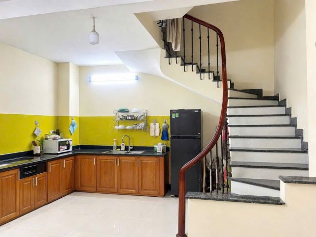 Cho thuê nhà nguyên căn 4 tầng tại  ngõ 193 bồ đề 3 ngủ 7760114