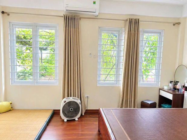 Cho thuê nhà nguyên căn 4 tầng tại  ngõ 193 bồ đề 3 ngủ 7760116