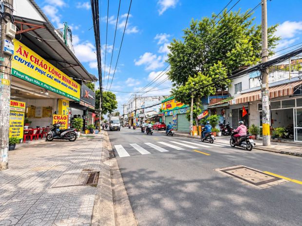 Thoại ngọc hầu  hẻm tải thông sát mặt tiền  nhà 2 tầng 7766043