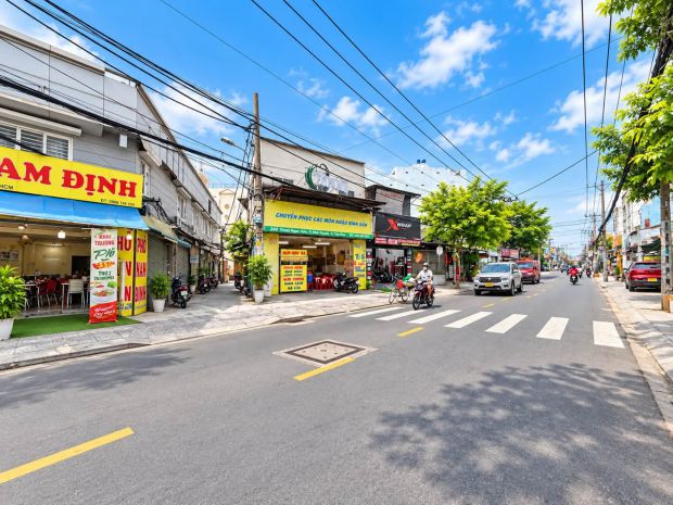 Thoại ngọc hầu  hẻm tải thông sát mặt tiền  nhà 2 tầng 7766044