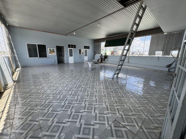 Tòa nhà mặt tiền rất thuận lợi mở tt anh ngữ phòng khám 7766062