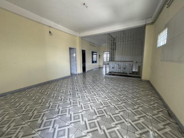 Tòa nhà mặt tiền rất thuận lợi mở tt anh ngữ phòng khám 7766065