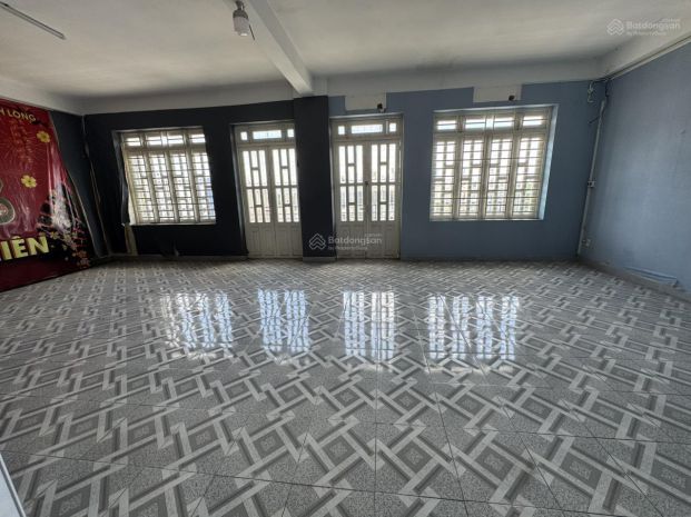 Tòa nhà mặt tiền rất thuận lợi mở tt anh ngữ phòng khám 7766066