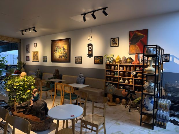 Sang nhượng quán cafe 2 mặt tiền  01 hoàng trung thông, 7766384