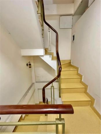 Vip quận 4  sát quận 1  sát mt đoàn văn bơ. 7766895