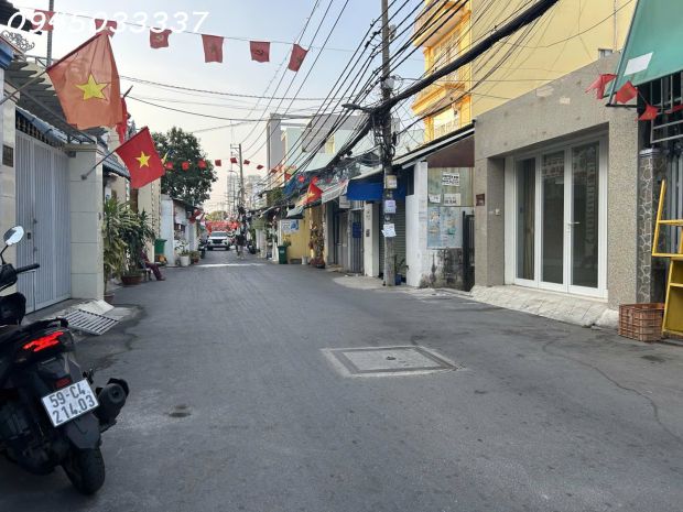Bán nhà 2 tầng đường chuyên dùng 9 quận 7, dt 159m2 4.3m x 7771964