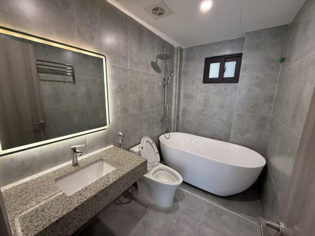 Cắt lỗ 4 tỷ sang tên ngay nhà hồng tiến,ô tô tránh,kd,45m,7 7773649