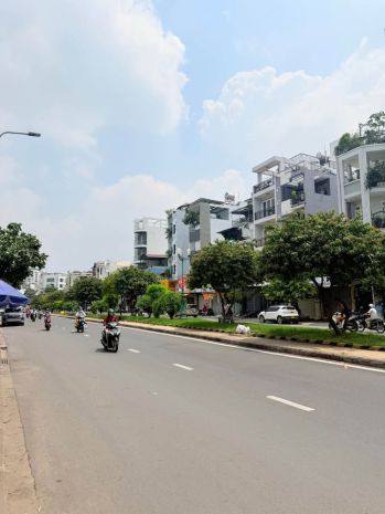 Lê thúc hoạch mặt tiền lô góc  3 tầng 108m ngang 8  dòng 7774277