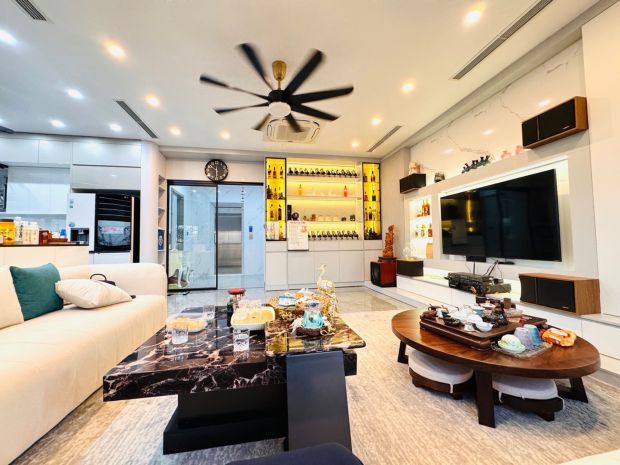 Mặt phố viêt hưng 3 mặt thoáng lô góc 33 tỷ 90m, thang máy 7776990