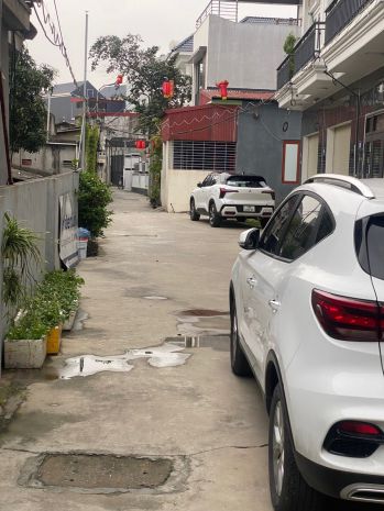 3 tầng-ngõ ôtô đỗ cửa-3 ngủ khép kín - 2,35đ 7784455