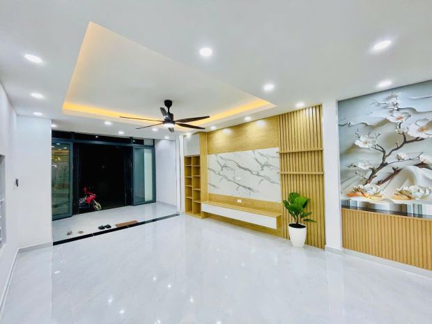 Mặt tiền trần bá giao, ngay nút nguyễn thái sơn, lô góc, kd 7789015