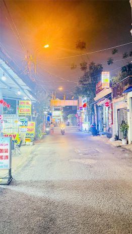 Mặt tiền trần bá giao, ngay nút nguyễn thái sơn, lô góc, kd 7789017