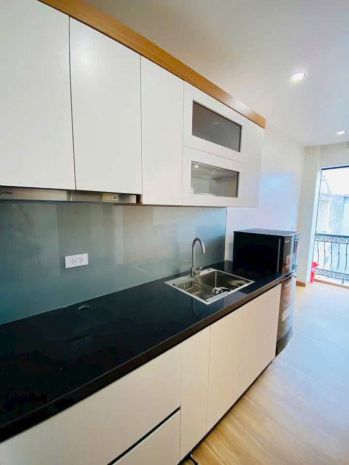 Chính chủ cho thuê phòng studio ban công tại nguyễn khang, 7795244