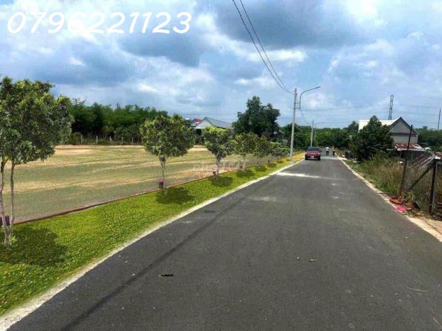 Bán đất tại đường lò rèn, long hòa, 5trm2, 4300m2, view 7802028