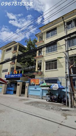 Căn góc 2 mặt tiền đường 6m gần biển, có sẵn 3 căn nhà đang 7804217