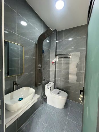 Nhà mặt tiền ngang 5m  231,4m² sàn  4pn, 4wc  giá còn 7808735