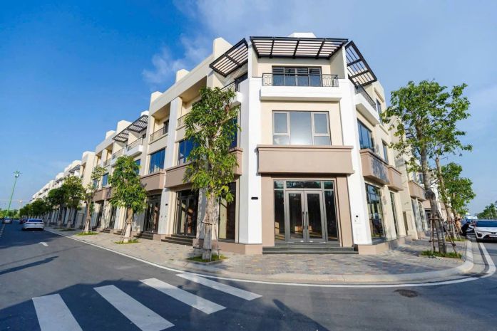 Đức hòa ơi. sở hữu nhà xây sẵn 4 tầng vinhomes green city 7810087