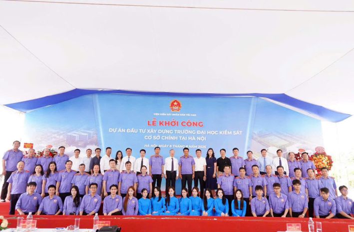 Hàng hiếm bám quốc lộ 6 sát hà đông gần cổng trường đại học 7812403